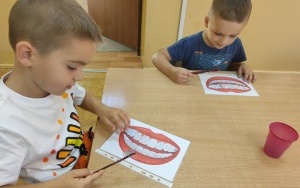  Warsztaty edukacyjne dotyczące higienizacji jamy ustnej w klasie 0 a (7)