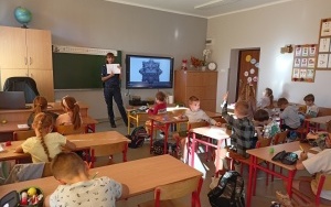 Spotkanie uczniów klas pierwszych z Panią policjantką (5)