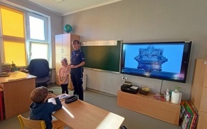 Spotkanie uczniów klas pierwszych z Panią policjantką (6)